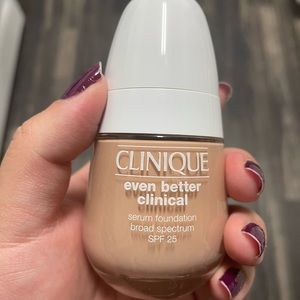 Clinique even better clinical foundation cream whip